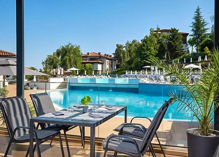 Santa Marina - Designer With Sea View Terrace & Pools 소조폴